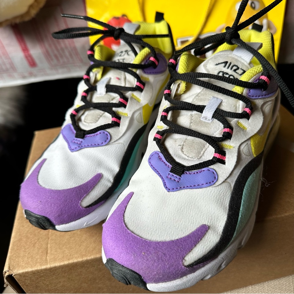 NIKE Women’s Air Max 270 sneakers